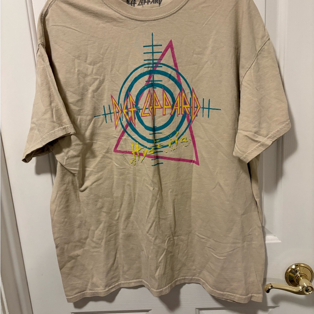 Def Leppard Graphic Beige T-Shirt